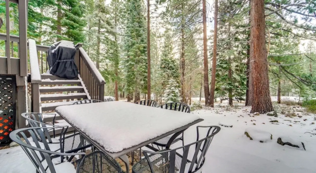 Коттедж Shuttle to Slopes: Northstar Gem w/ Hot Tub Access