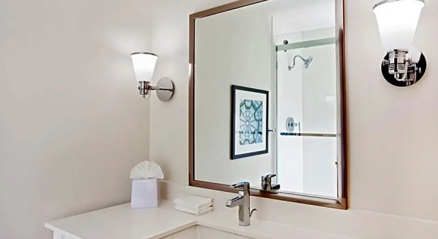 Номер Standard Four Points by Sheraton Cleveland Airport