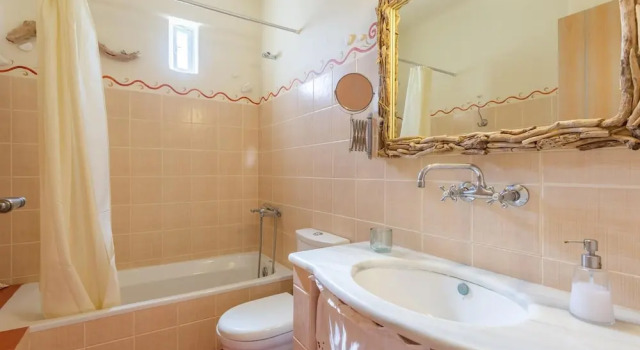 Вилла с балконом Villa Almira Large Private Pool Walk to Beach Sea Views A C Wifi Car Not Required - 2080