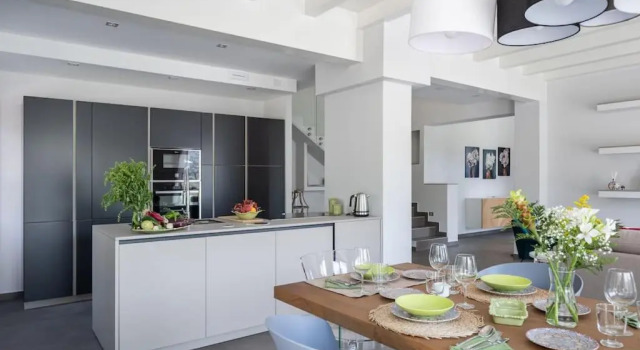 Вилла 3 Bedroom Modern Villa, Pool, Savoca, East Sicily