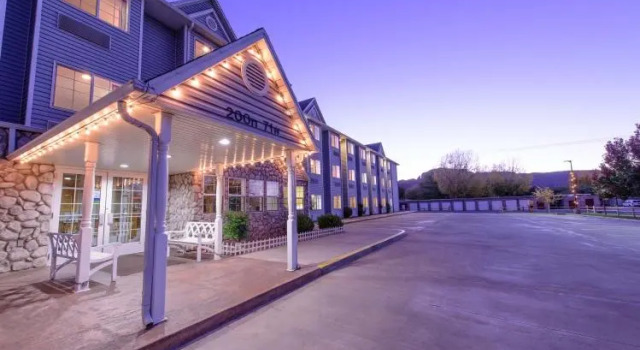 Четырёхместный номер Standard River Canyon Lodge