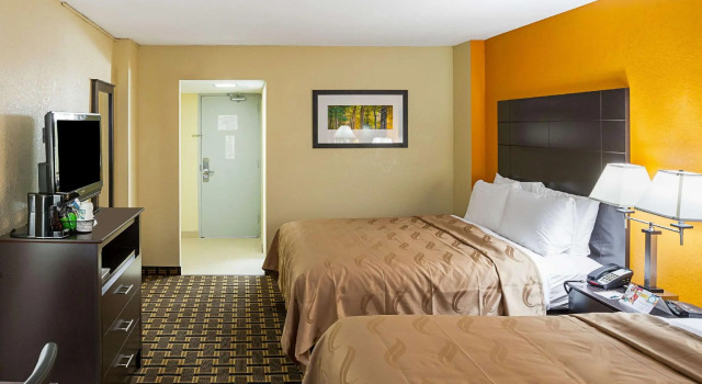 Четырёхместный номер Standard Quality Inn & Suites Cincinnati Downtown Area