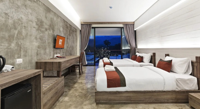Трёхместный номер Luxury с балконом B2 Mae Hong Son Premier Hotel