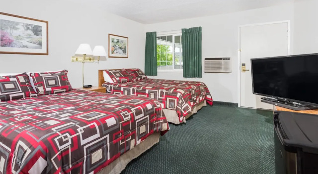 Люкс с 2 комнатами Travelodge by Wyndham Grants Pass