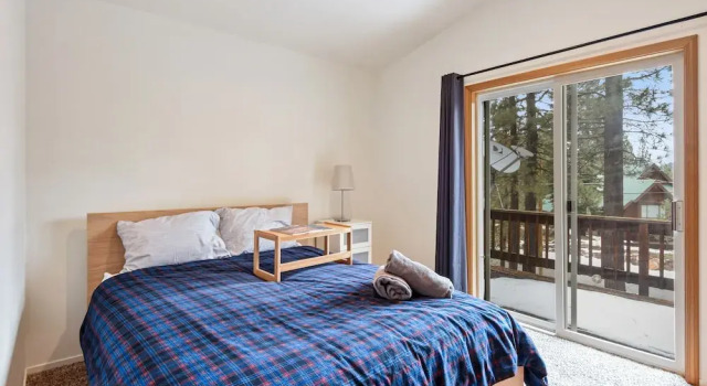 Коттедж с видом на горы Truckee Pines Retreat Game Room & Forest Views