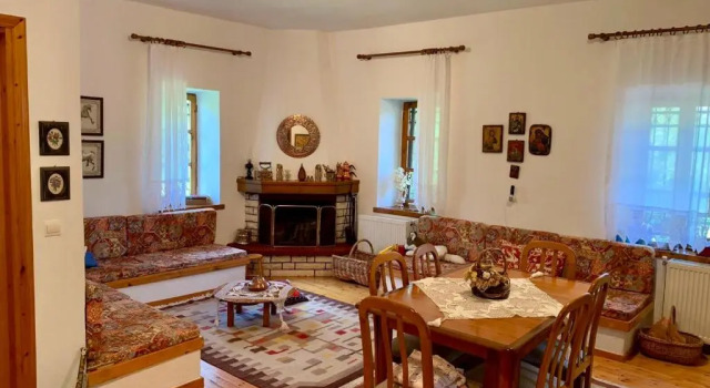 Πέτρινο παραδοσιακό σπίτι "Χιονάτη", Book Hotel  