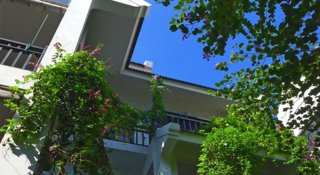 Вилла East West Villa