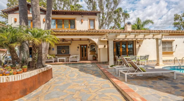 Villa Luna in Estepona, Забронировать Вилла Коттеджи Эстепона, рядом с Теннисный корт Bel Air, Коттедж