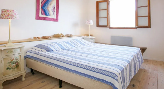 Le Castel, Book Hotel Roussines Charente