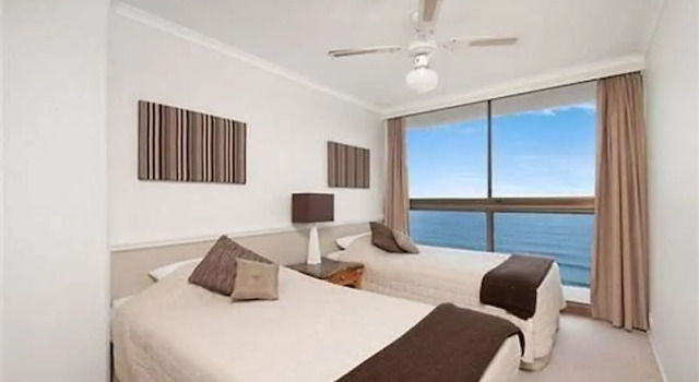 Апартаменты с 2 комнатами с балконом и рядом с пляжем Boulevard Towers on Broadbeach