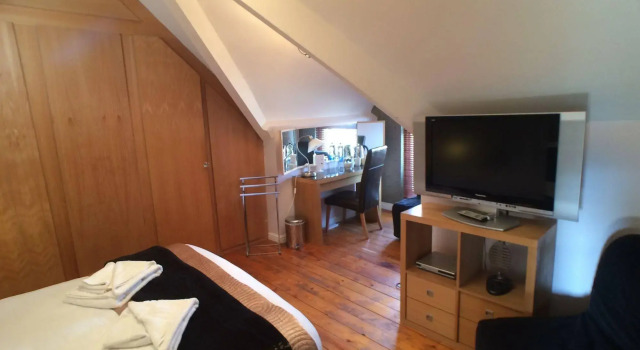 Ty Rosa Rooms, Забронировать Гостевой дом Недорогие отели Кардиффа, рядом с Центральный железнодорожный вокзал Кардиффа, недорого