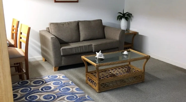 Апартаменты Цокольный этаж с 2 комнатами с видом на внутренний двор Camargue Beachfront Apartments