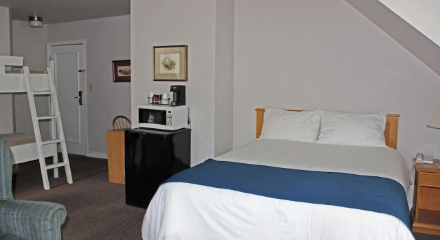 Трёхместный номер Standard Isaiah Tubbs Resort & Conference Centre