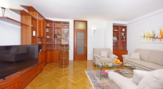 Awesome Apartment in Split With Wifi and 3 Bedrooms, Prenota Appartamento Splitska 