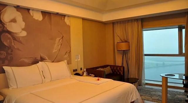 Двухместный номер Superior с видом на озеро Grand Skylight International Hotel Gongqingcheng