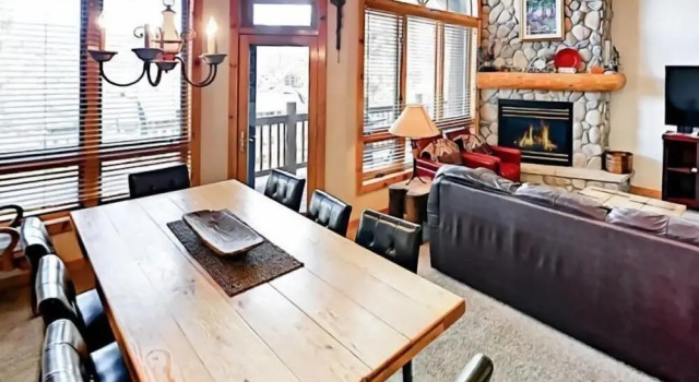 3 Bedroom Plus Loft Condo Near Snowflake Lift at Elk Ridge Townhomes
