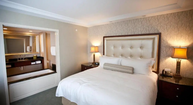 Полулюкс Town & Country Inn and Suites