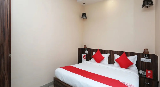 OYO 13546 Hotel City Palace