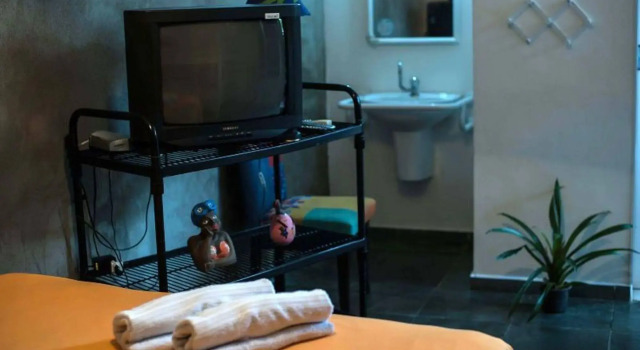 Purple House Hostel, Забронировать Хостел Отели Сан-Пауло с парковкой, рядом с Больница Сепаку, Парковка