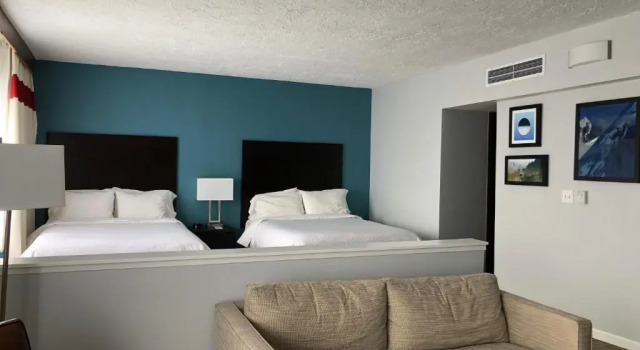 Четырёхместный полулюкс с видом на горы Four Points by Sheraton Juneau