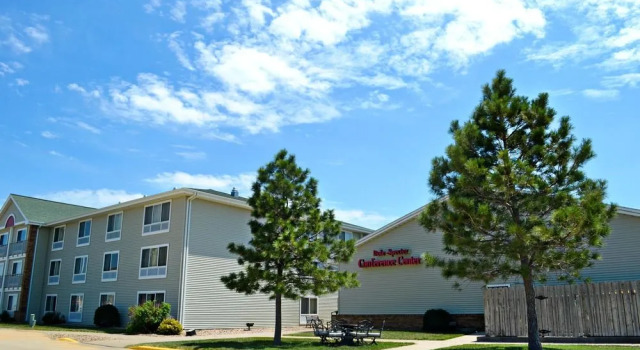 Fossil Creek Hotel & Suites, Reserva ahora Hotel Russell Kansas