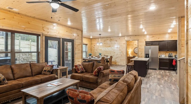 Шале Brand NEW - 8br/6bath Mansion SWD Cabin With Indoor Pool, Hot Tub, & Arcade Room!