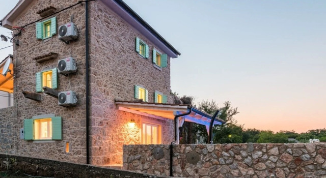Peace - Rustic With Pool - H, Varaa Hotelli Hotellit Kvarner Islands uima-altaalla, Uima-allas