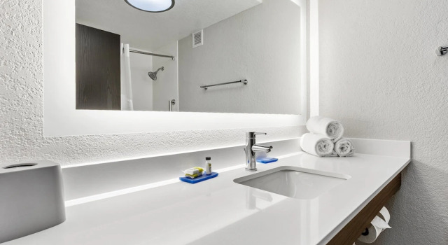 Четырёхместный номер Standard Holiday Inn Express Harlingen by IHG