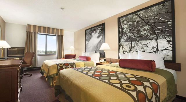 Четырёхместный номер Standard Super 8 by Wyndham Milwaukee Airport