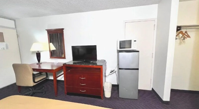Heritage Inn & Suites by Capital O Baton Rouge I 10, Забронировать Отель Отели Батон-Руж с парковкой, рядом с Ochsner Medical Complex - The Grove, Парковка