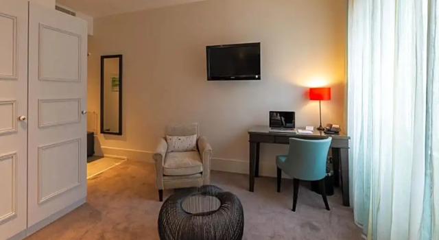Hôtel Le Griffon d'Or, Rezervovat Hotel Hotely v Ain s parkováním, Parkování