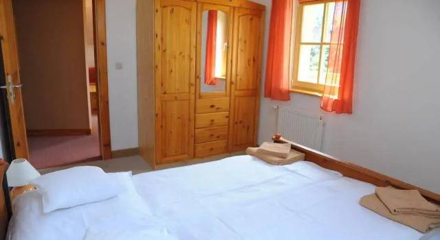 Apartament przestronny w Karpaczu, cisza, duży ogród, parking, balkon lub taras, zieleń, sklep 5min, Забронировать Отель Карпач 