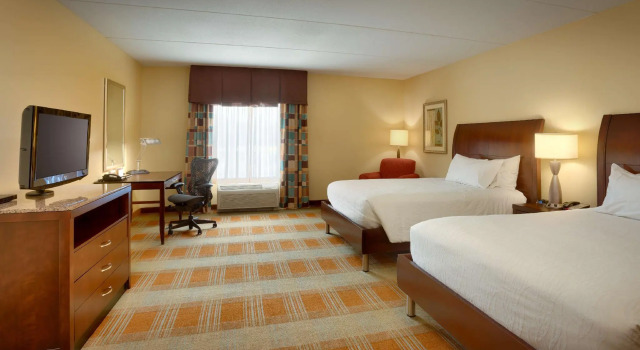 Четырёхместный номер Deluxe Hilton Garden Inn Clarksville