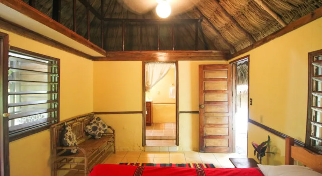Номер Comfort Cohune Palms River Cabanas