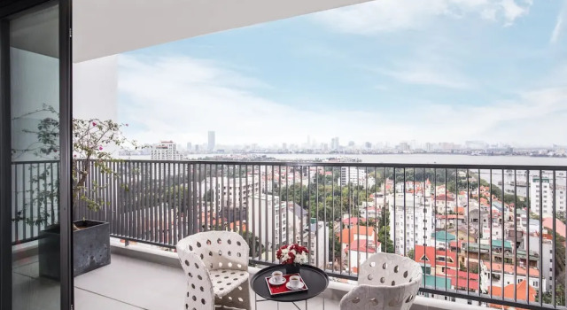 Номер Executive с 4 комнатами с балконом Somerset West Point Hanoi