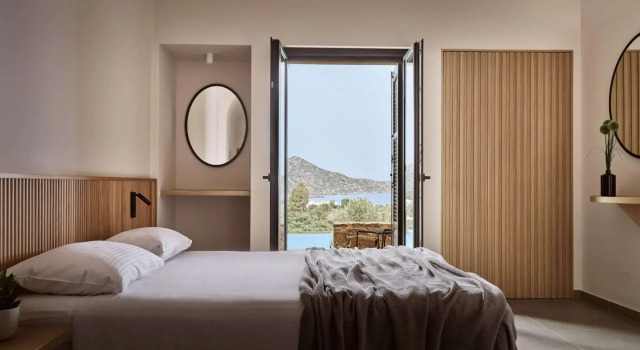 Полулюкс с видом на бассейн Elounda Palm Hotel & Suites