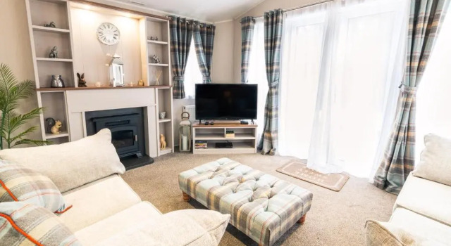Hidden Jewel Lodge with Hot Tub, Book Hotel Barmby Moor Merseyside
