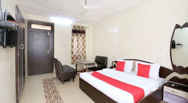 OYO 11595 Hotel Roxy