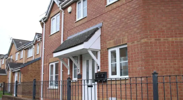Коттедж 3 Bedroom House Close to City Centre/ Free Parking