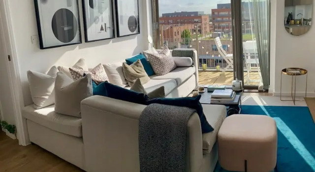 Двухместные апартаменты с балконом Stylish and Chic 1 Bedroom Apartment in Canning Town