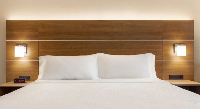 Люкс c 1 комнатой с видом на город Holiday Inn Express Vancouver-Metrotown