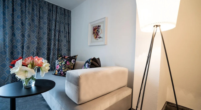 Полулюкс Hotel Christina
