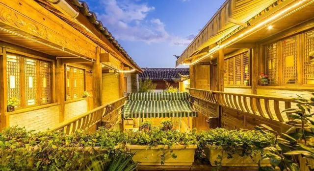 Lijiang He Mu Ju Inn Zhongyi