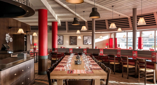 Кровать в общем номере ibis Paris La Defense Courbevoie