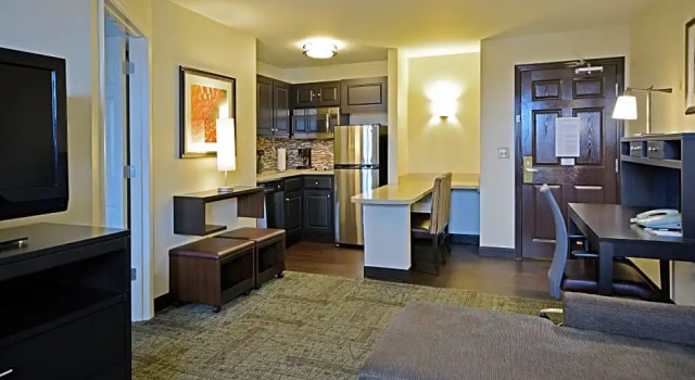Четырёхместный люкс c 1 комнатой Staybridge Suites - Cincinnati North by IHG