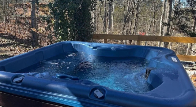 Коттедж Farmhouse Cottage - Close To Tanger Outlets And Pigeon Forge! 3 Bedroom Home by RedAwning