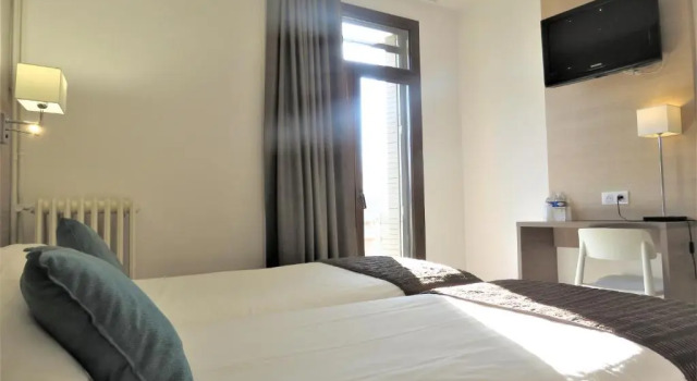 Двухместный номер Standard Logis Hôtel Restaurant Le Cours