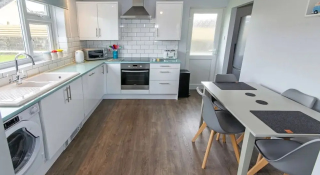 Коттедж с 2 комнатами Sandbanks Sleeps 4 Beach Pass 1 Dog
