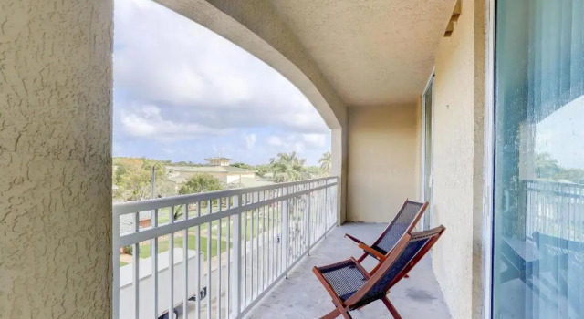 New Apartment in Casa Costa Luxury Condo Beach Pass Included, 预订 公寓 波因顿海滩 Palm Beach County