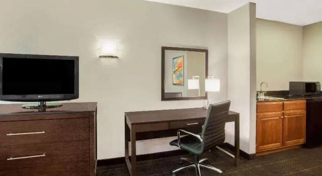Номер Executive Wingate by Wyndham Columbia